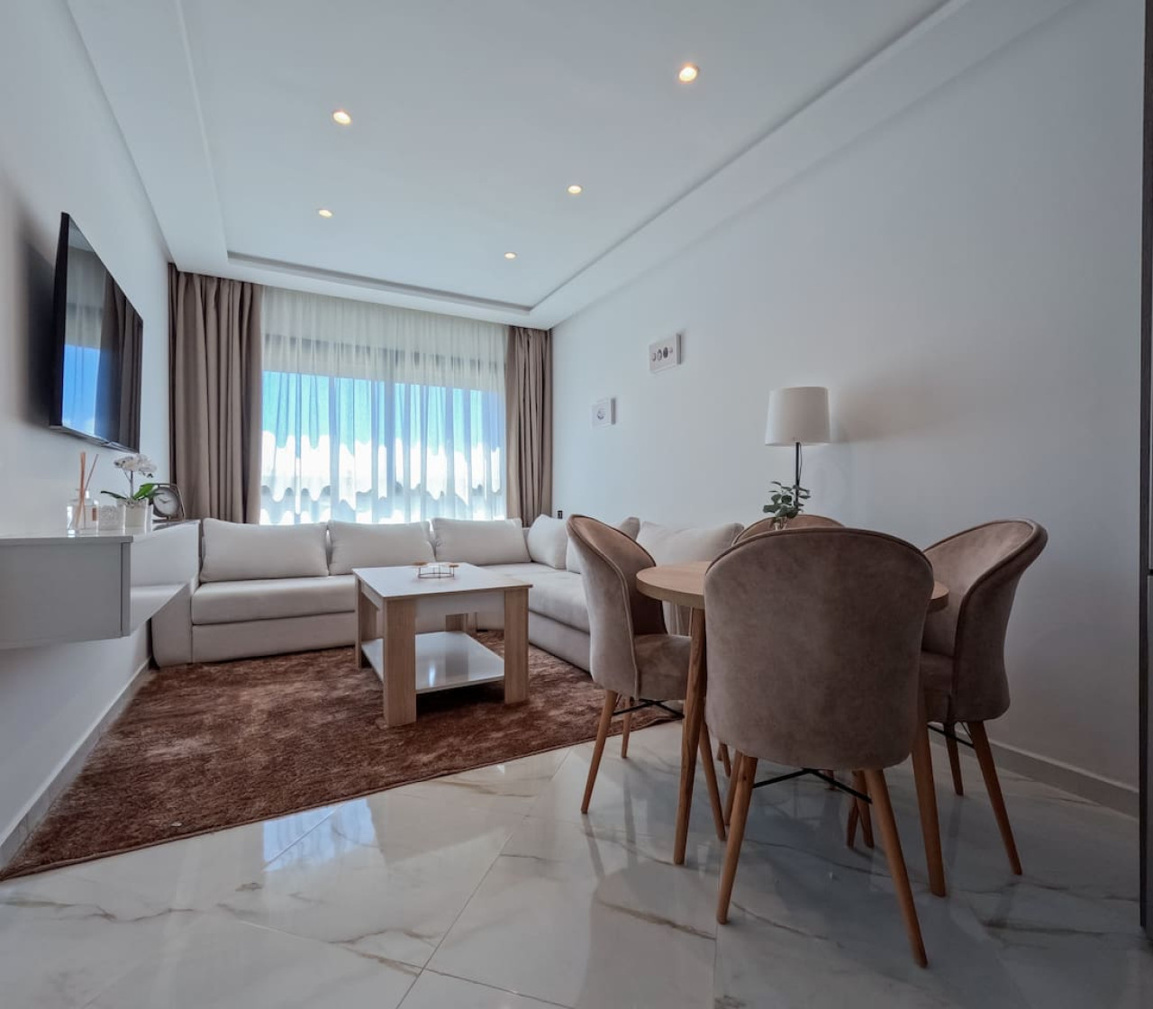 Luxury 3-bedroom apartment Living in Tangier - Image 3