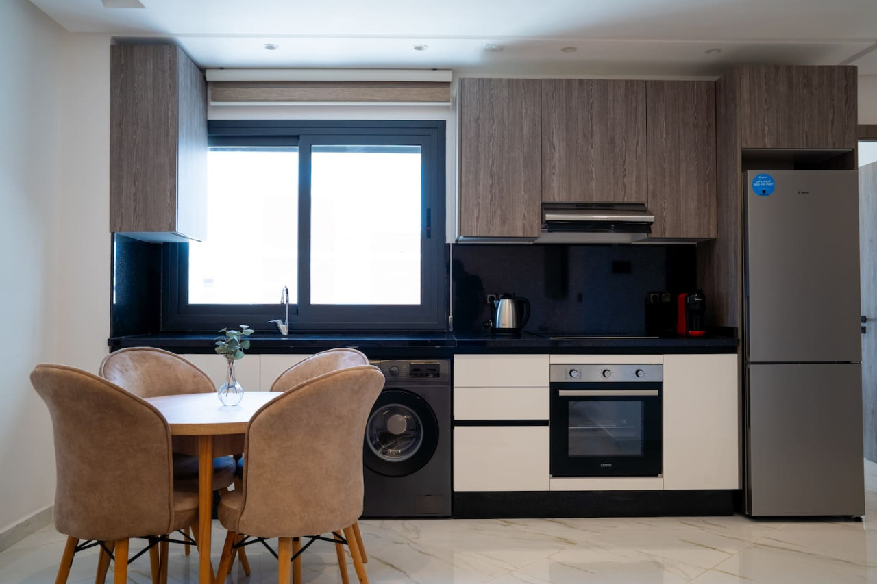 Luxury 1-bedroom apartment Living in Tangier - Image 8