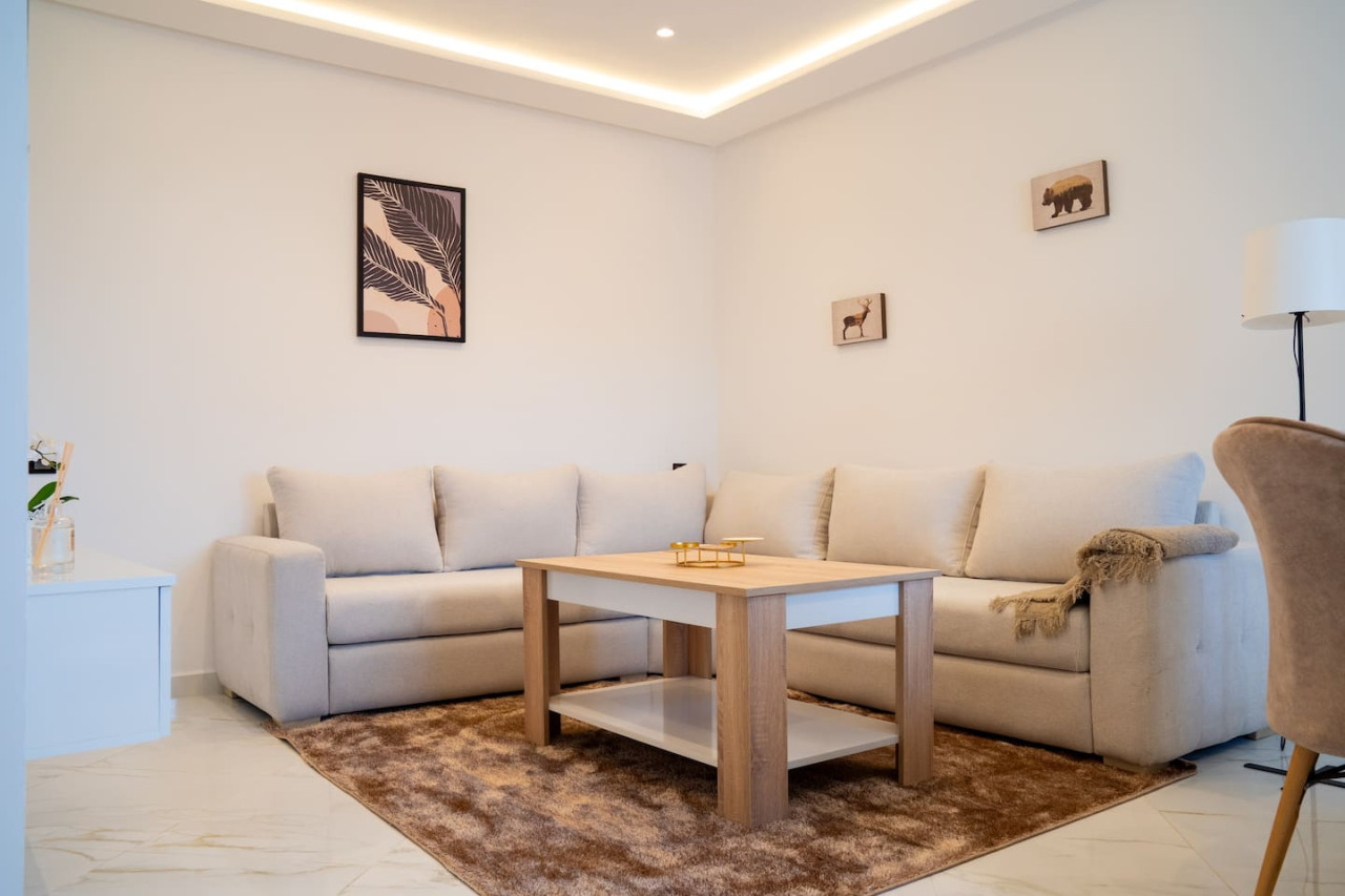 Luxury 1-bedroom apartment Living in Tangier - Image 2