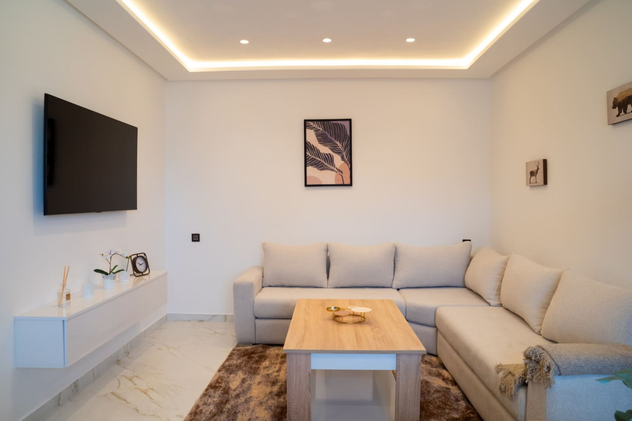 Luxury 1-bedroom apartment Living in Tangier - Image 5