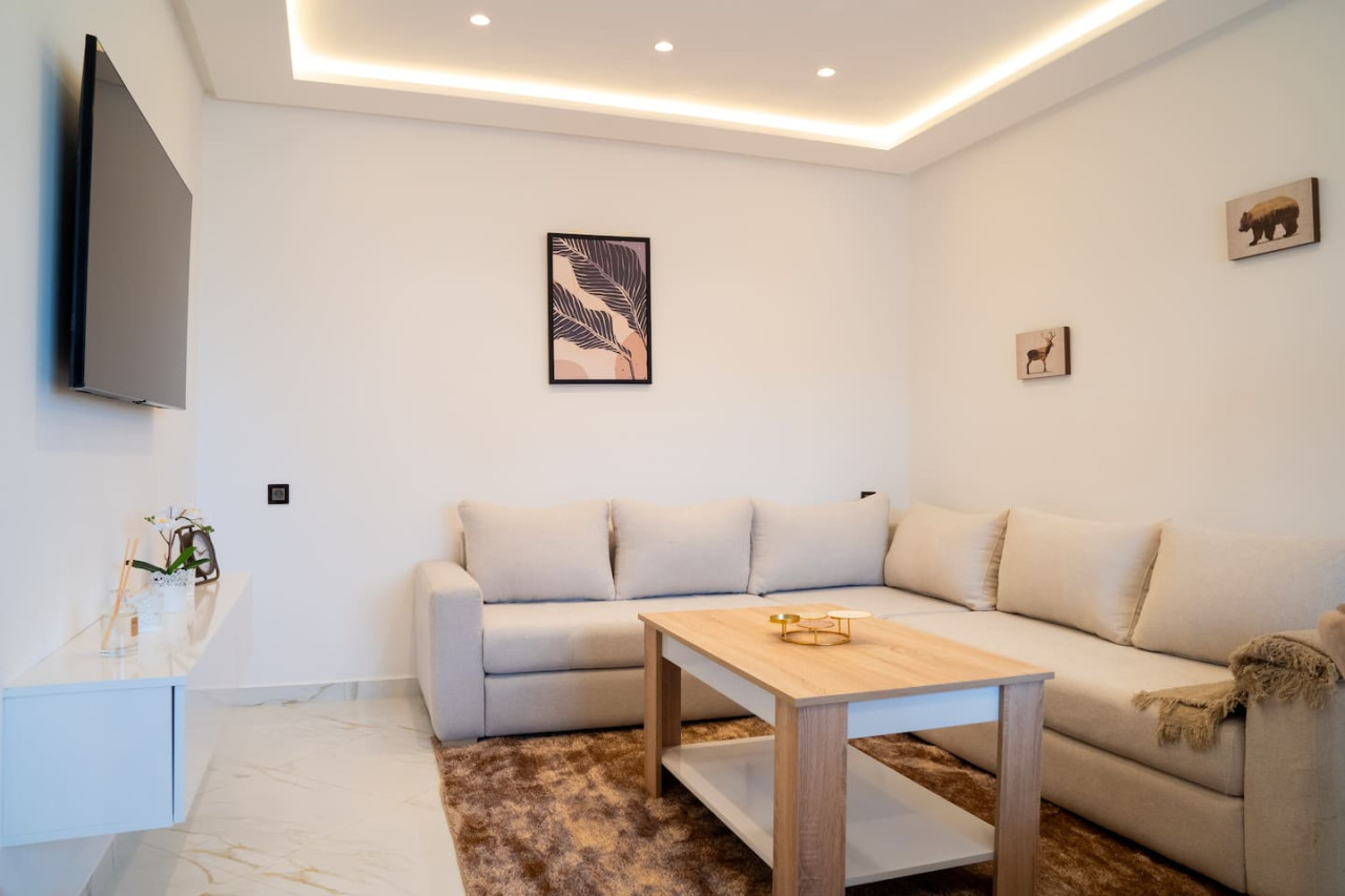 Luxury 1-bedroom apartment Living in Tangier - Image 9