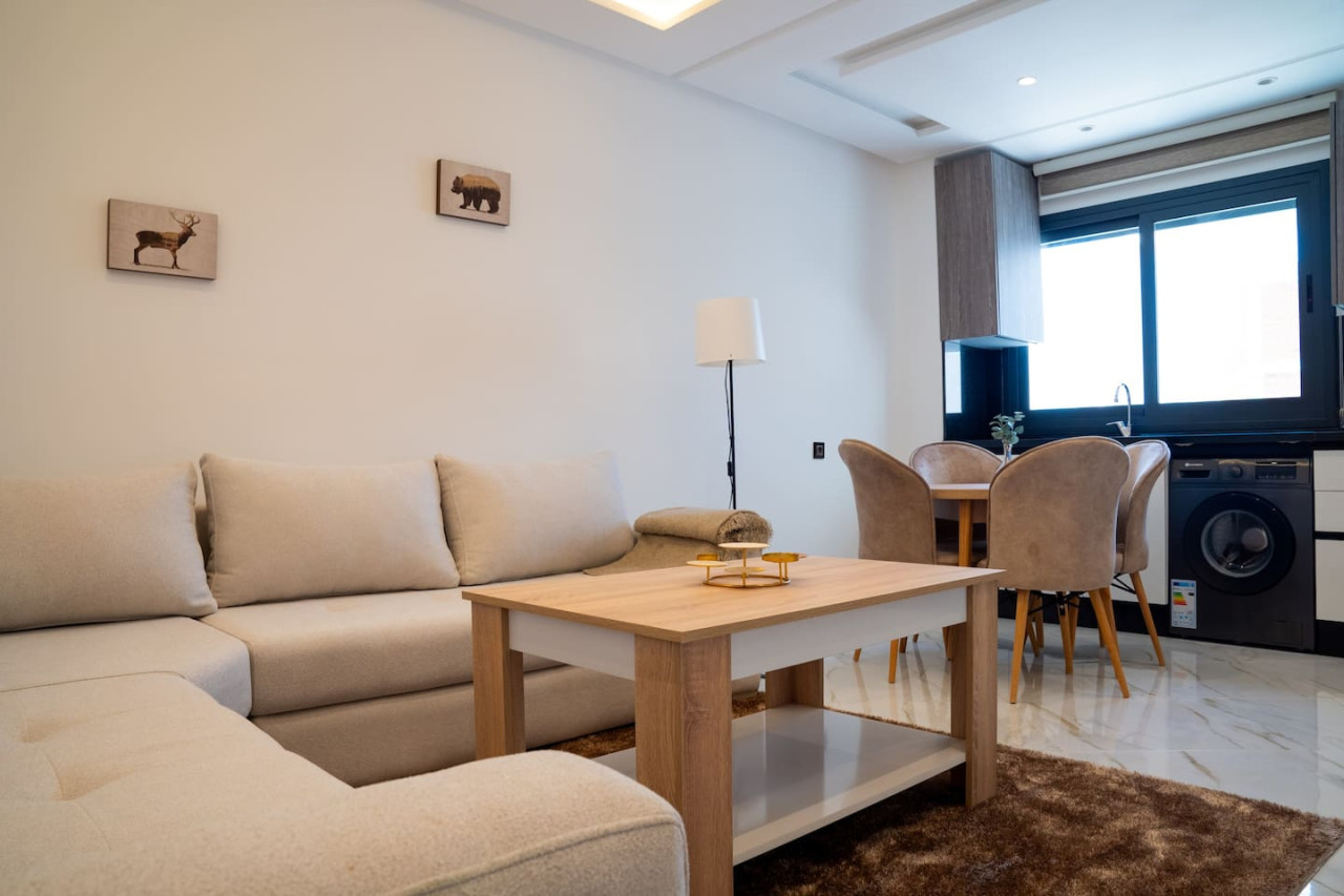 Luxury 1-bedroom apartment Living in Tangier - Image 1