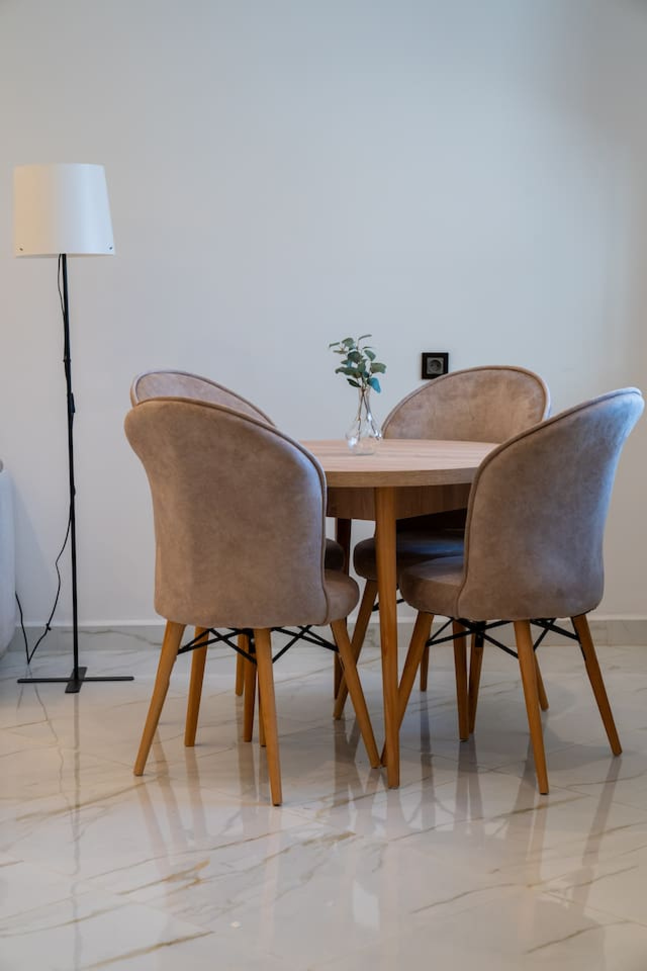 Luxury 1-bedroom apartment Living in Tangier - Image 4