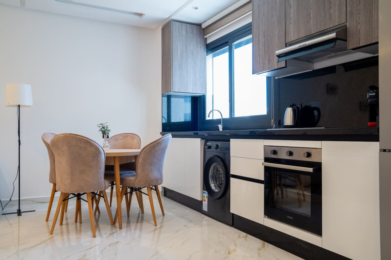Luxury 1-bedroom apartment Living in Tangier - Image 1