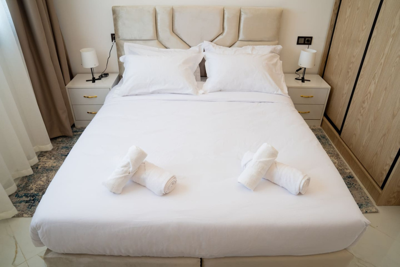 Luxury 1-bedroom apartment Living in Tangier - Image 8