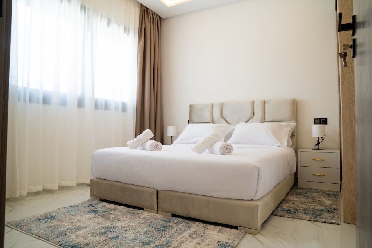 Luxury 1-bedroom apartment Living in Tangier - Image 9