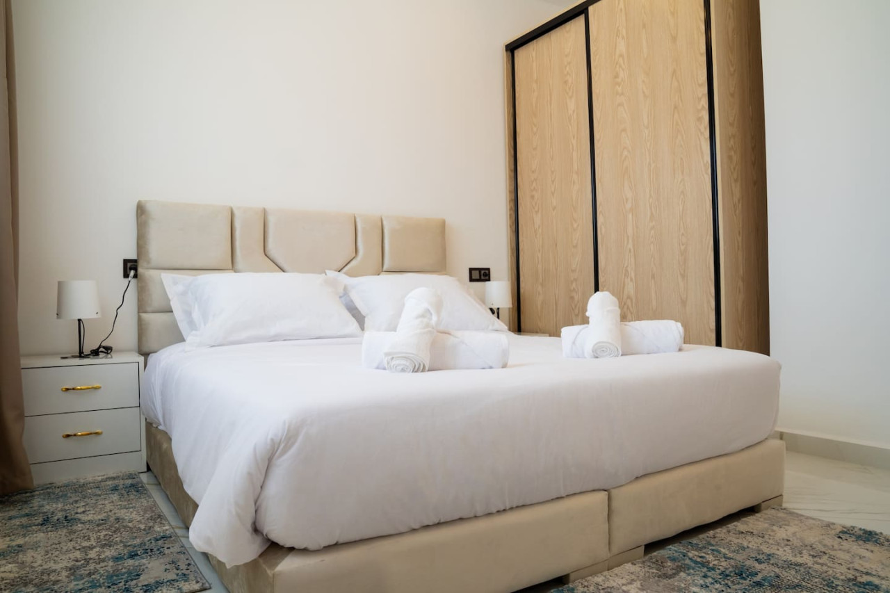 Luxury 1-bedroom apartment Living in Tangier - Image 11