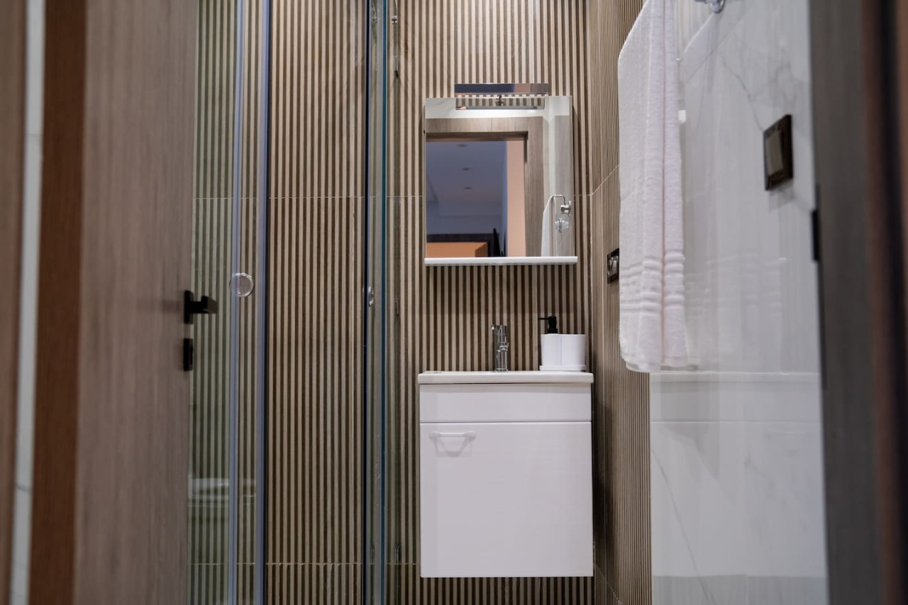 Luxury 1-bedroom apartment Living in Tangier - Image 4