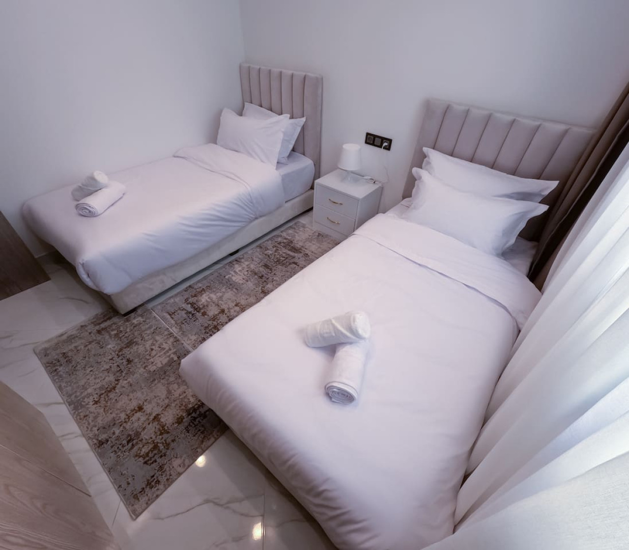Luxury 1-bedroom apartment Living in Tangier - Image 10