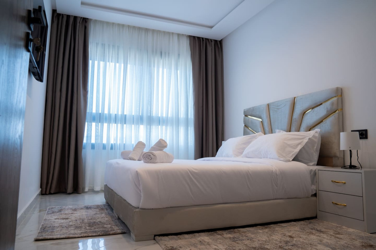 Luxury 1-bedroom apartment Living in Tangier - Image 14