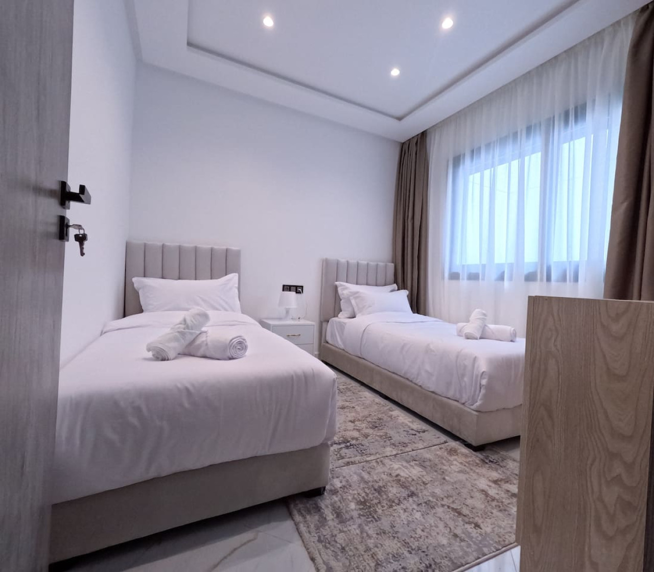 Luxury 1-bedroom apartment Living in Tangier - Image 8