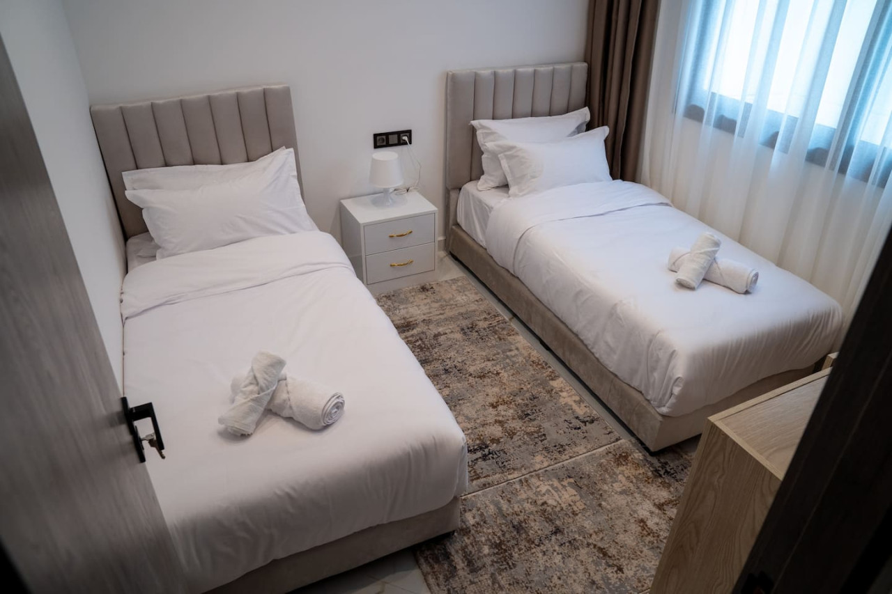 Luxury 1-bedroom apartment Living in Tangier - Image 7