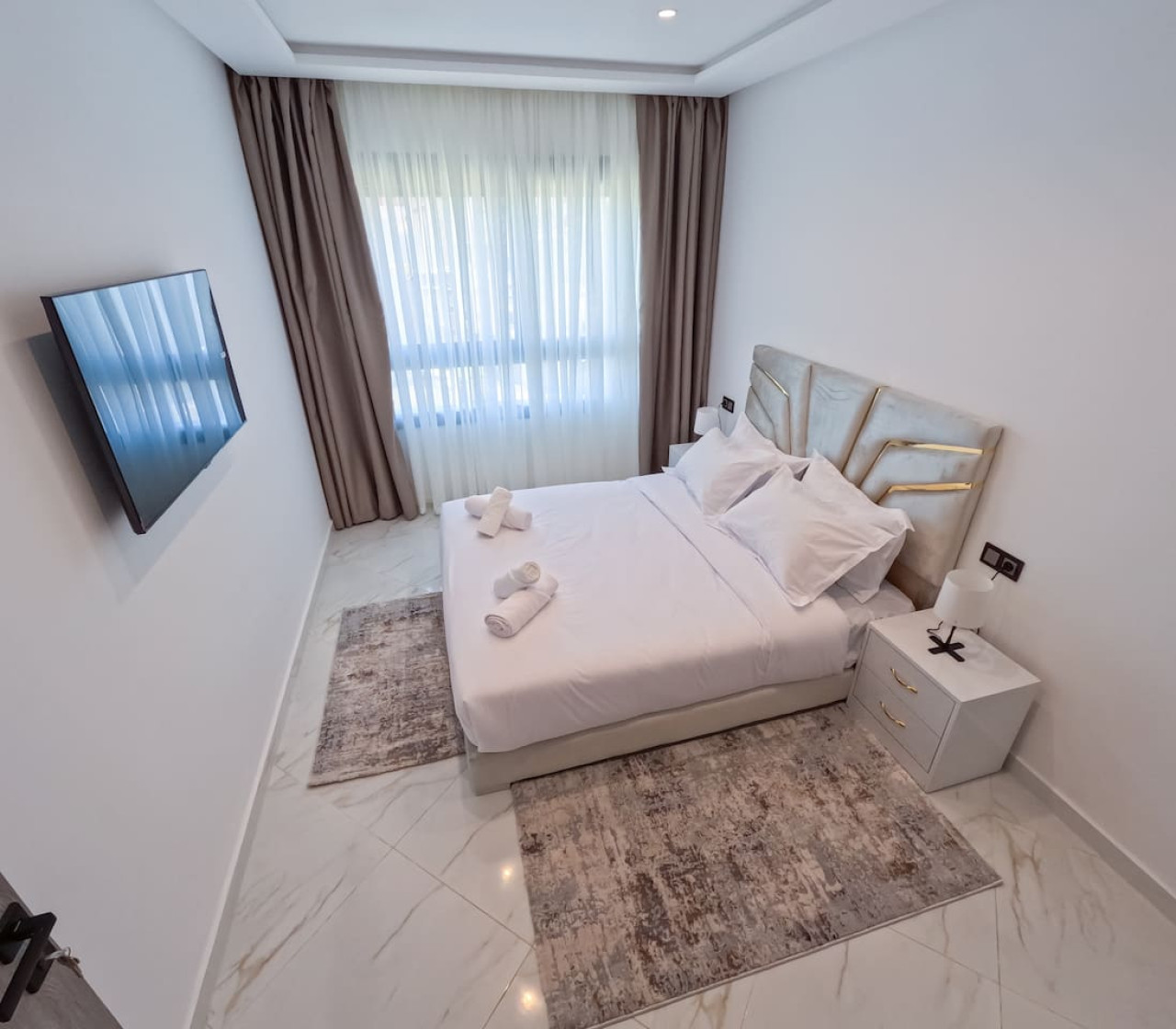 Luxury 1-bedroom apartment Living in Tangier - Image 12