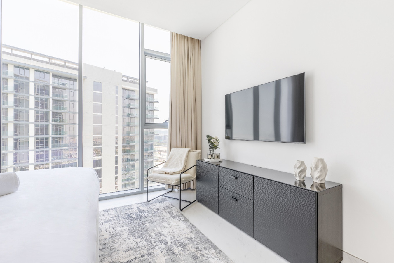 Modern 1BR for 4 w/ Breathtaking Lagoon Views! - Image 6