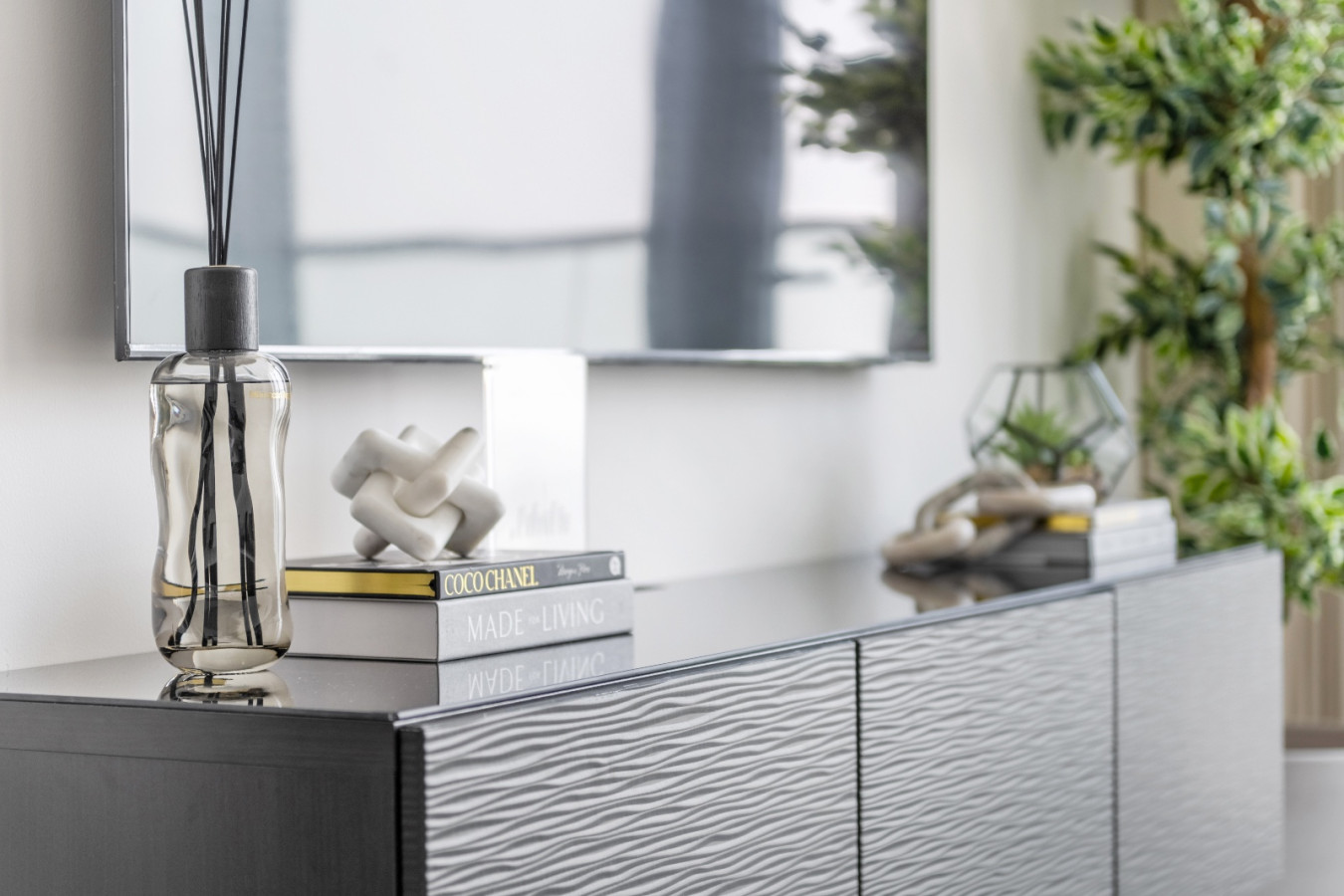 Modern 1BR for 4 w/ Breathtaking Lagoon Views! - Image 8