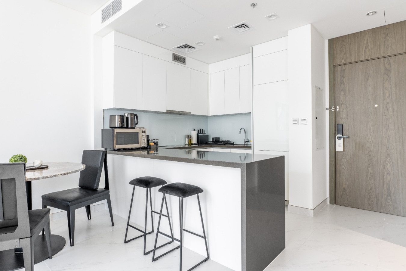 Modern 1BR for 4 w/ Breathtaking Lagoon Views! - Image 22