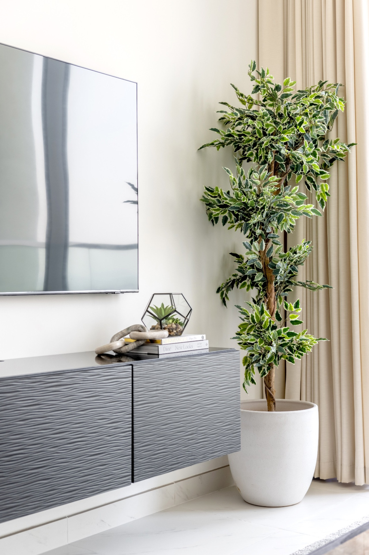 Enjoy 20% OFF: BRAND NEW Modern 1BR w/ Lagoon Views! - Image 9