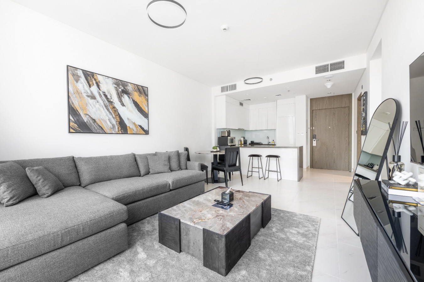 Enjoy 20% OFF: BRAND NEW Modern 1BR w/ Lagoon Views! - Image 3