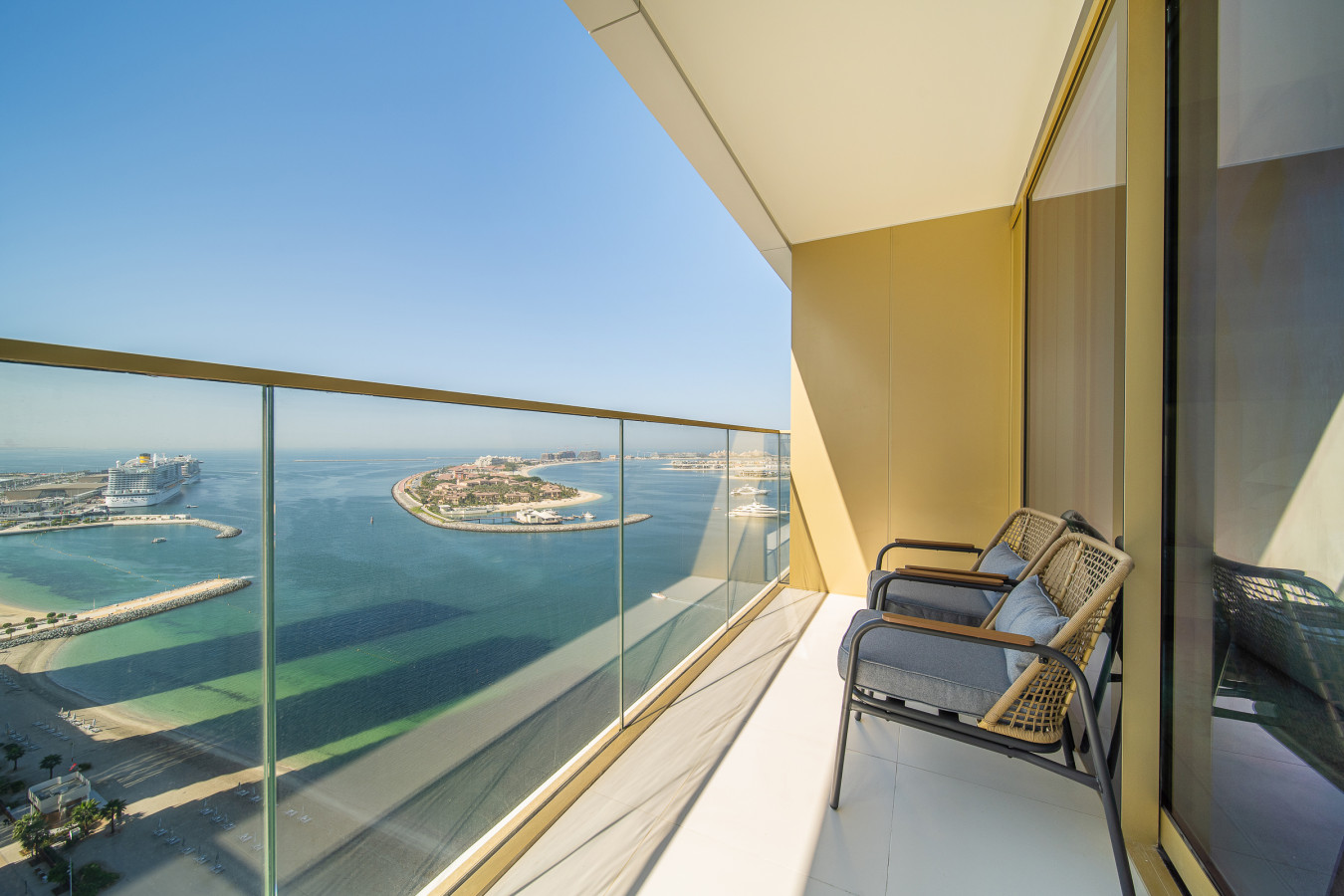 Enjoy 20% OFF: BRAND NEW Stunning 2BR Waterfront - Image 2
