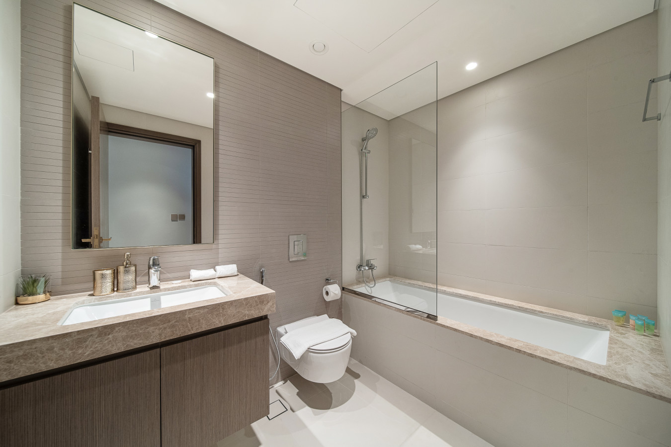 Enjoy 20% OFF: BRAND NEW Stunning 2BR Waterfront - Image 50