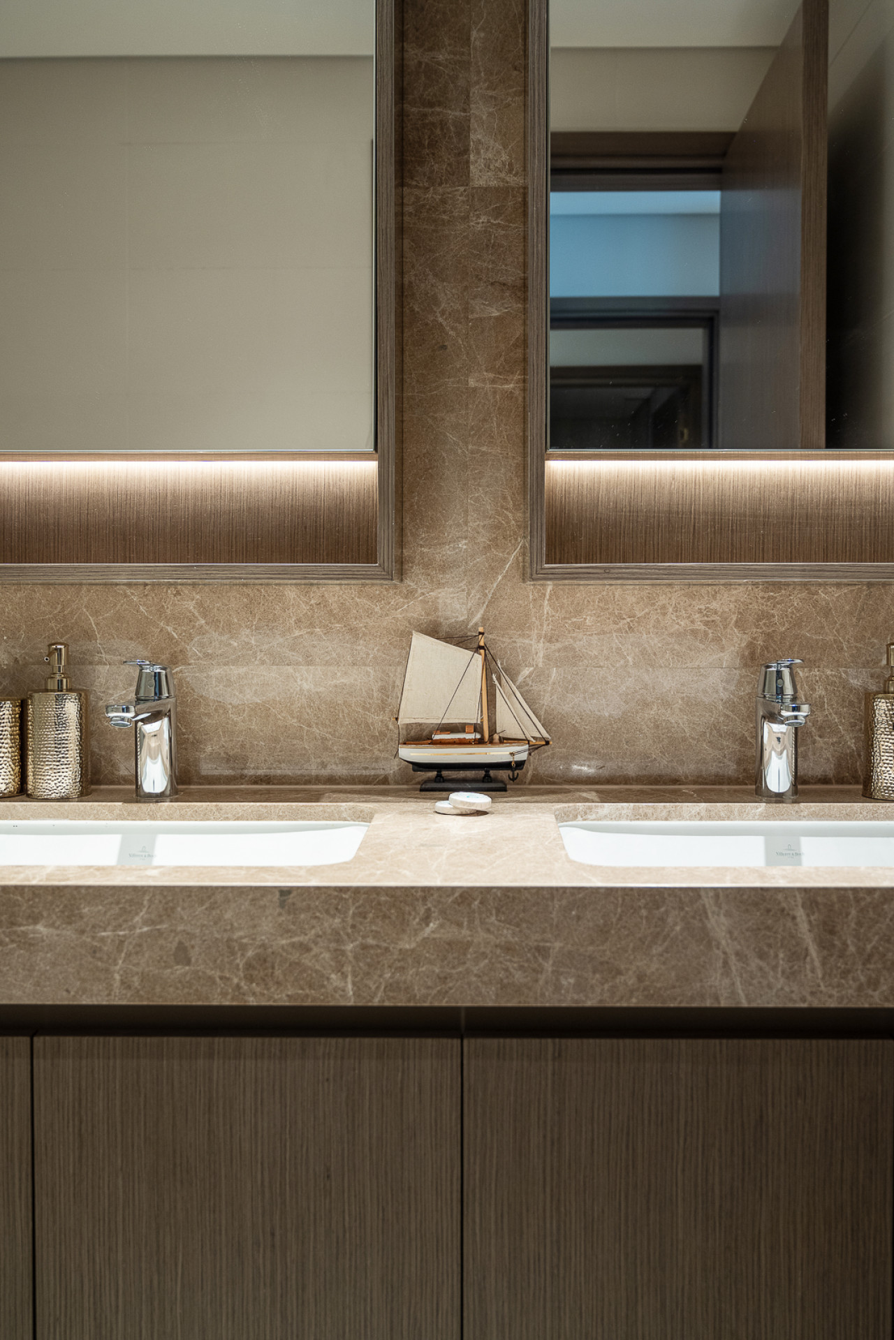 SAVE 20% OFF: Stylish Waterfront Bliss - Image 46