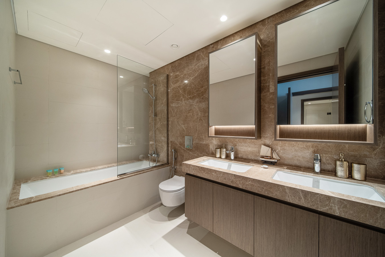 SAVE 20% OFF: Stylish Waterfront Bliss - Image 58